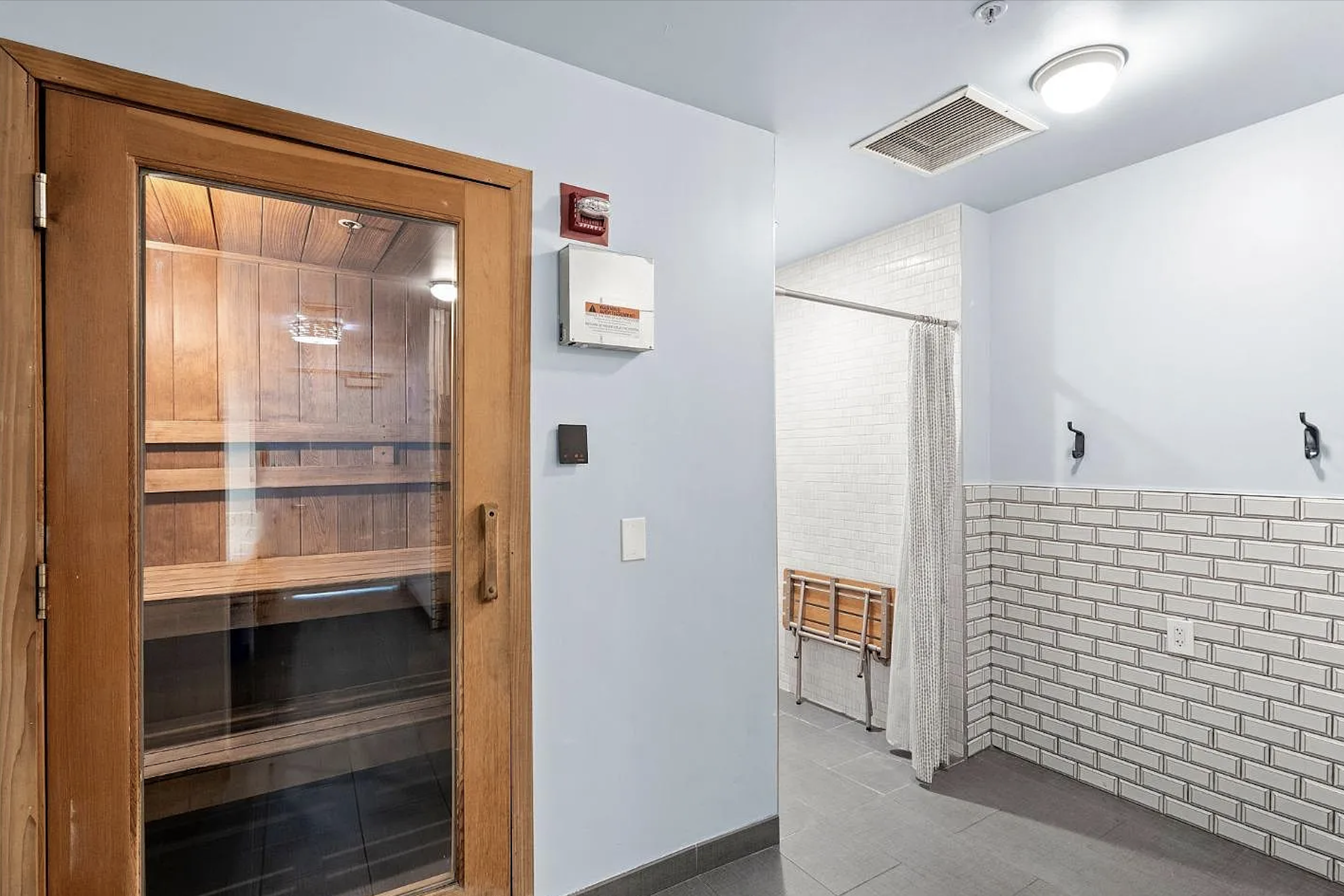 Sauna and shower facilities