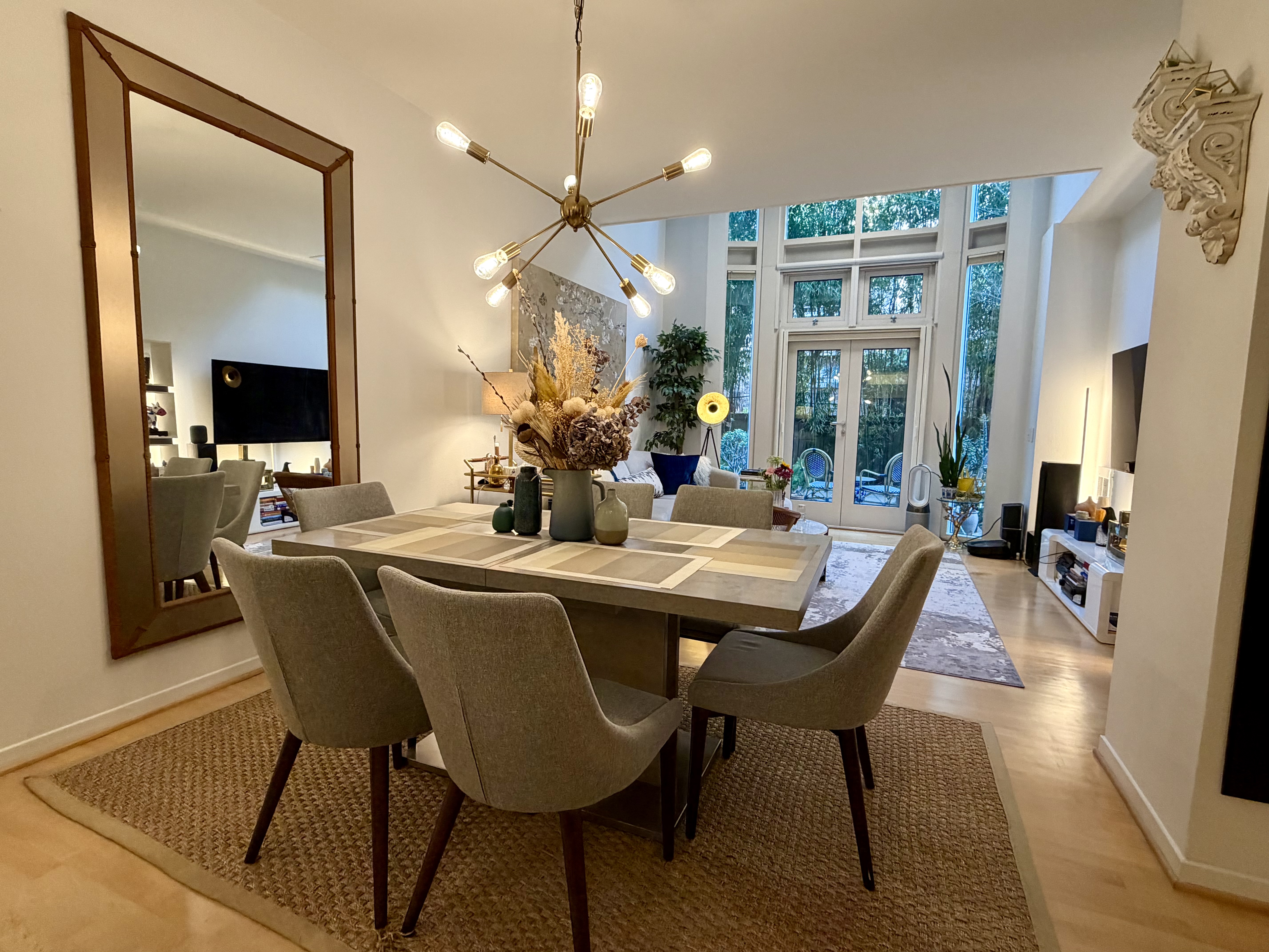 Dining area with Sputnik chandelier